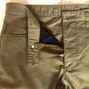 Men’s Kit & Ace 5 pocket camo-green trousers. 32W